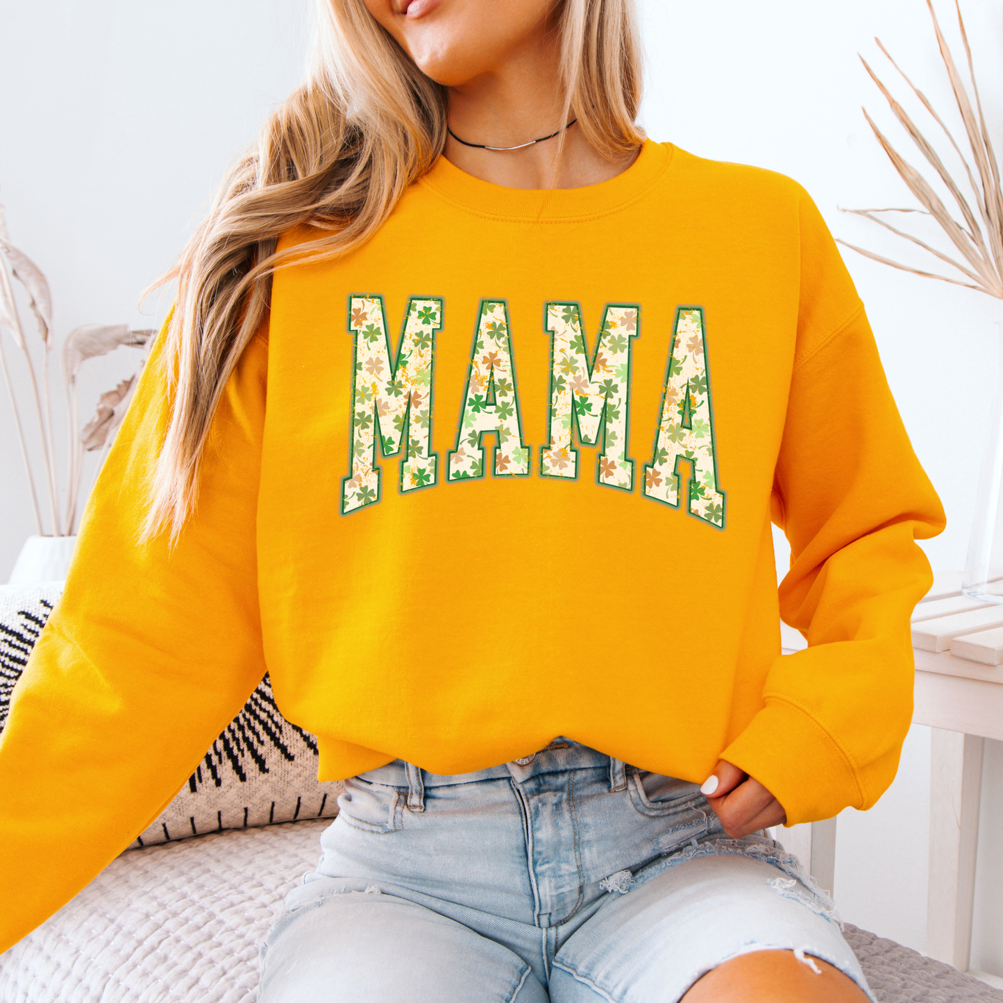 Saint Patrick's Day Mama graphic sweatshirt