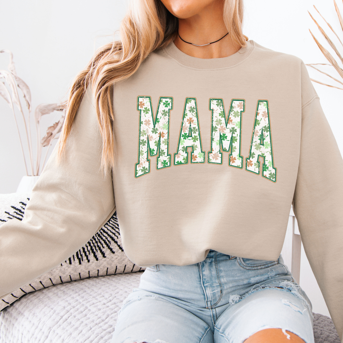 Saint Patrick's Day Mama graphic sweatshirt