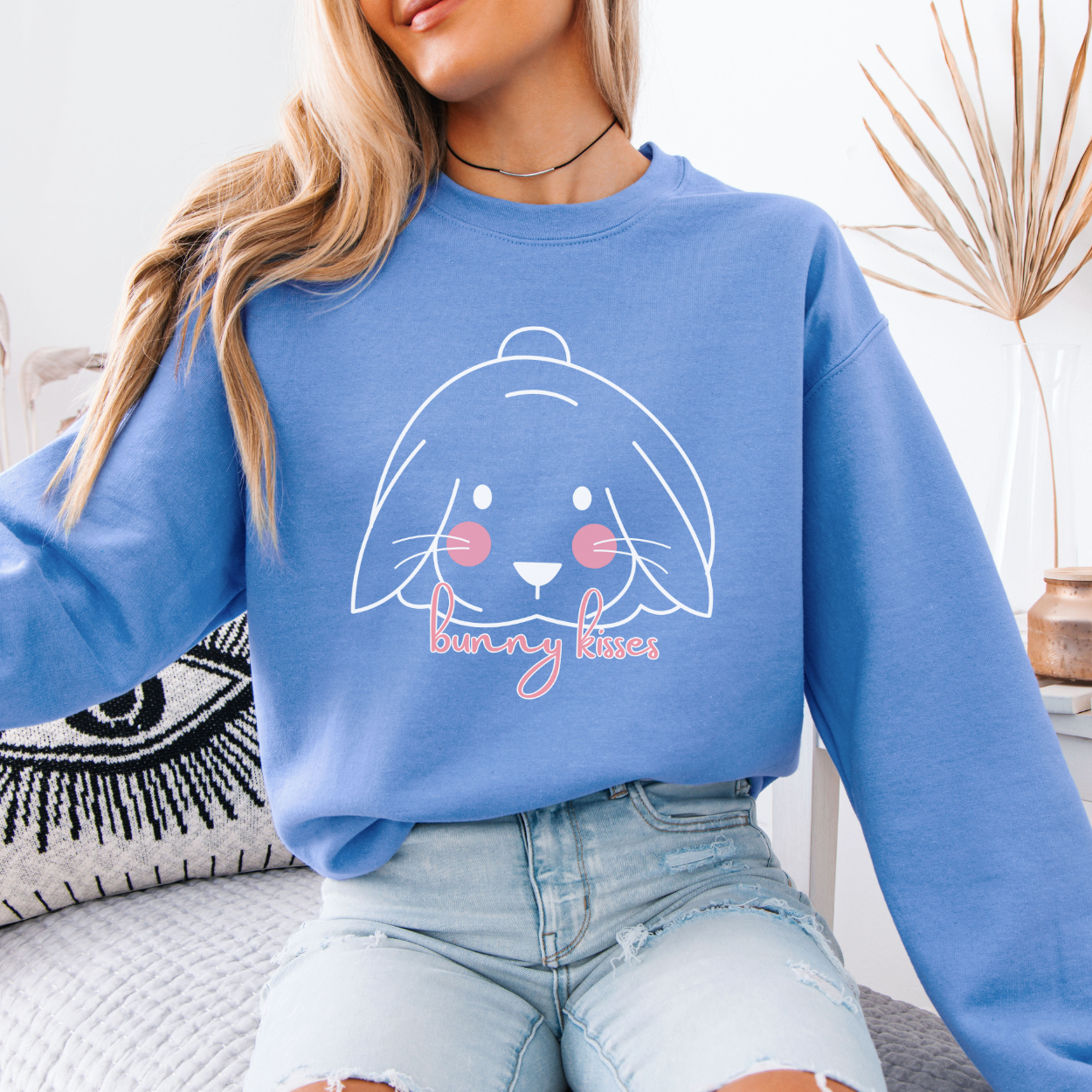 Bunny kisses graphic sweatshirt