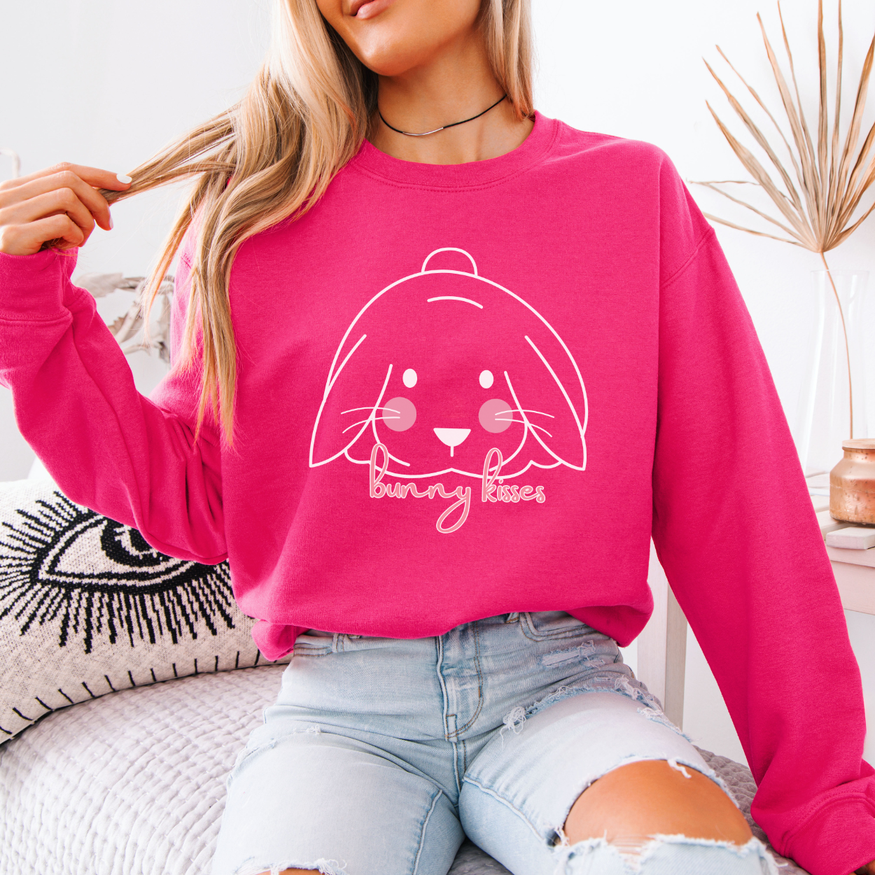 Bunny kisses graphic sweatshirt