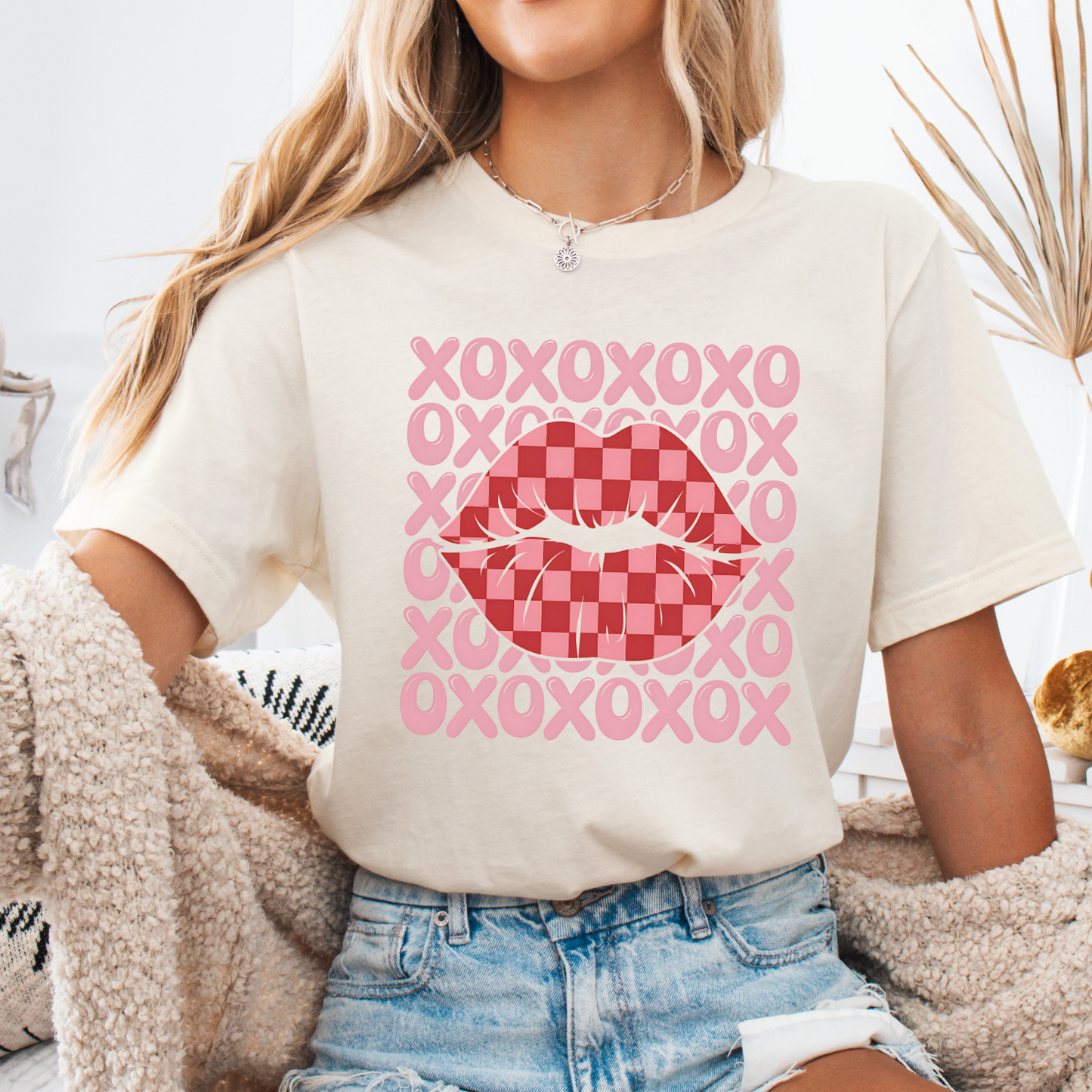 XOXO Valentine's Day checkered lips t-shirt