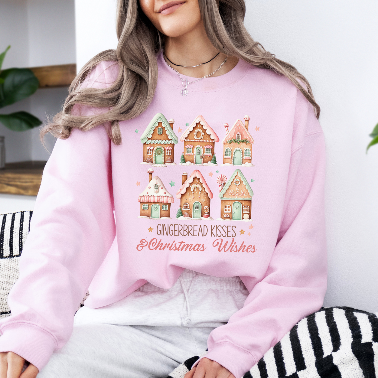 Gingerbread kisses and Christmas wishes women's sweatshirt