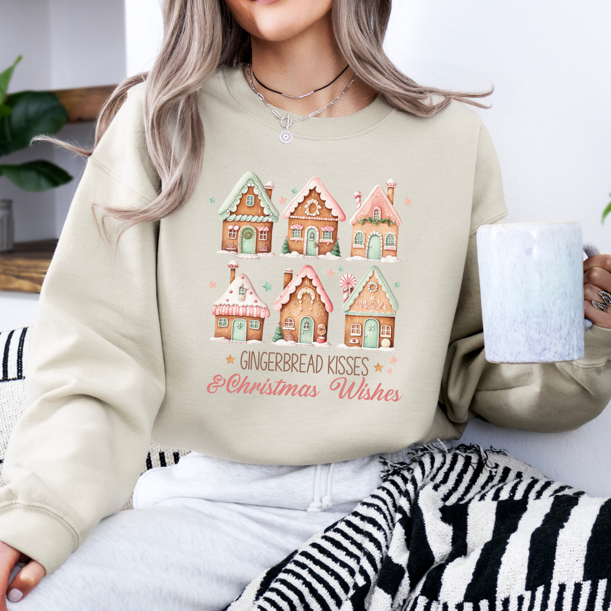 Gingerbread kisses and Christmas wishes women's sweatshirt