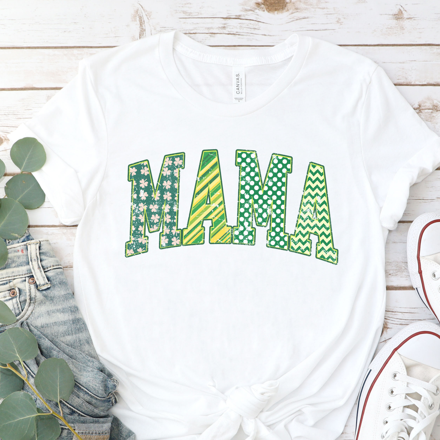 Saint Patrick's Day Mama graphic t-shirt